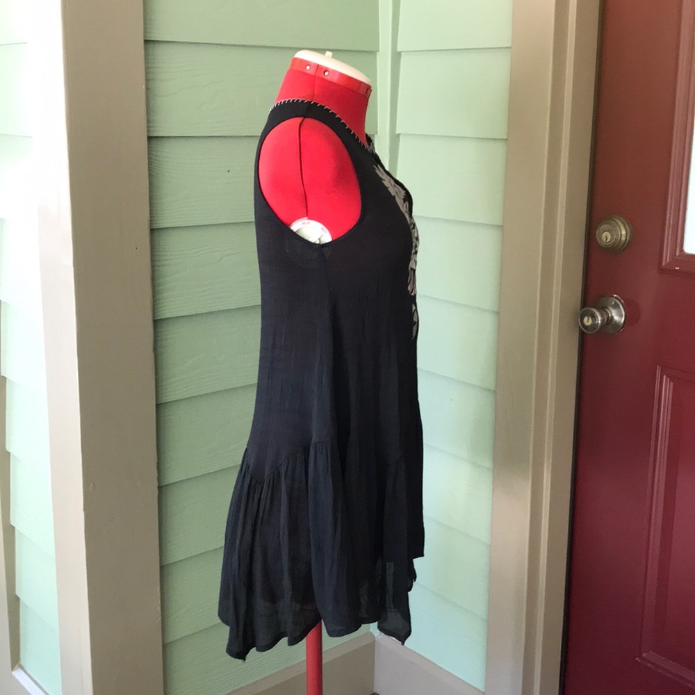 THML Black XS Embroidered V-Neck Sleeveless top - Picture 5 of 13